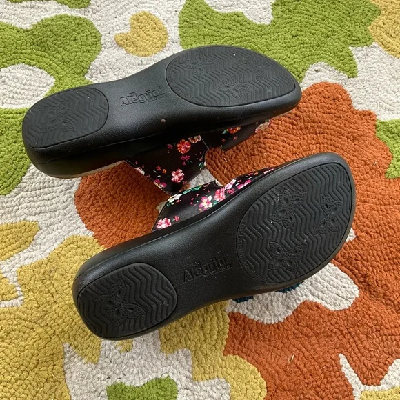 Alegría Sandels - Picture 3 of 8